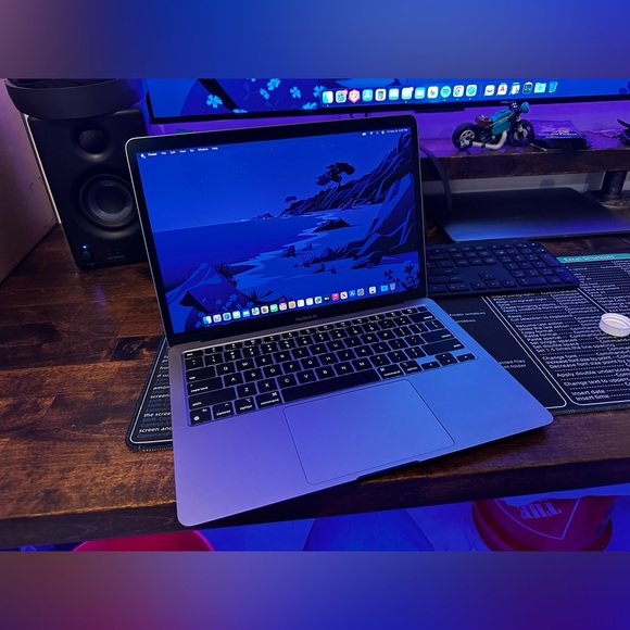 2020 MacBook Air M1 128GB SSD 8GB RAM